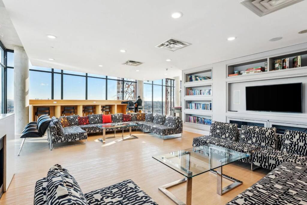 Central Luxury Apartment With Best City Views! Vancouver Exterior foto