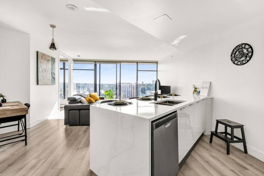 Central Luxury Apartment With Best City Views! Vancouver Exterior foto